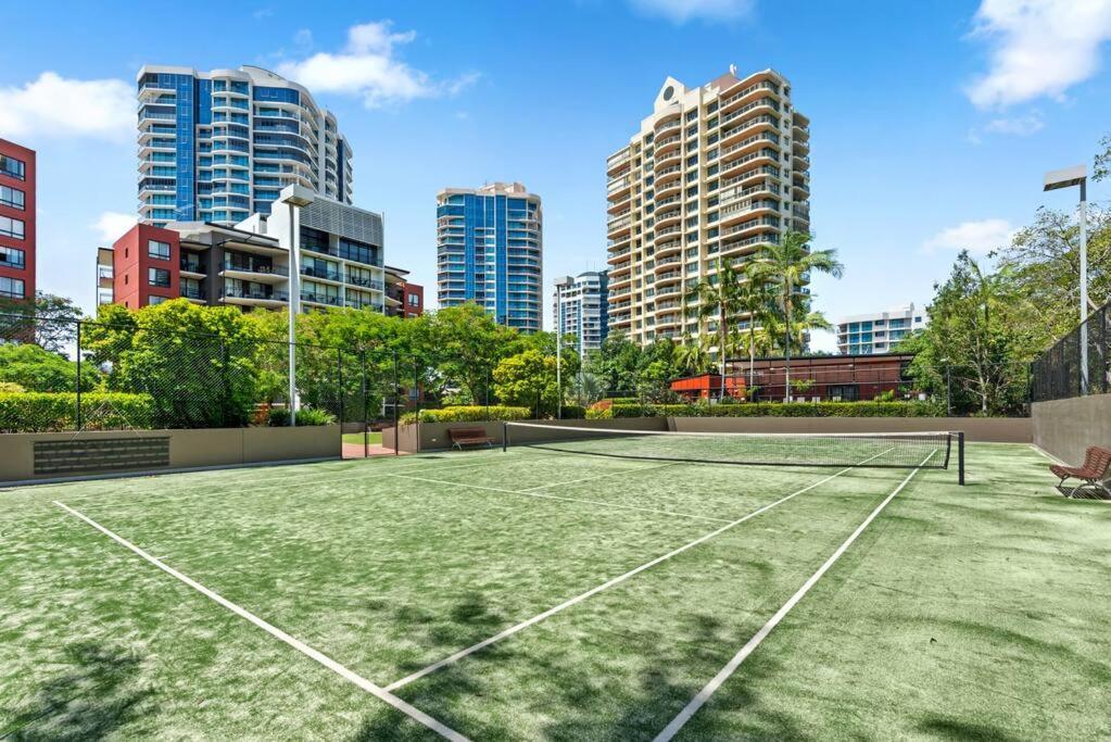 Apartment Living - 10mins Cbd - 2bed / 2bath / 1car