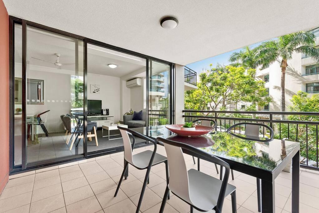 Living - 10mins Cbd - 2bed / 2bath / 1car Brisbane