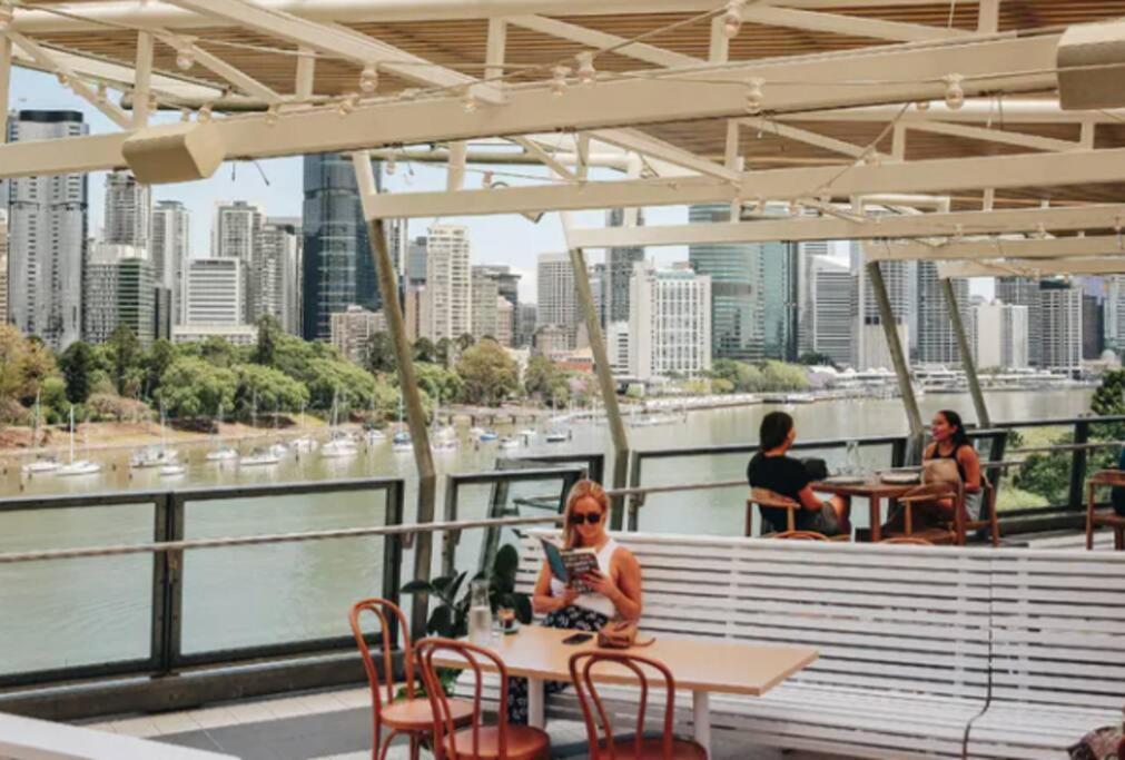 Living - 10mins Cbd - 2bed / 2bath / 1car Apartment