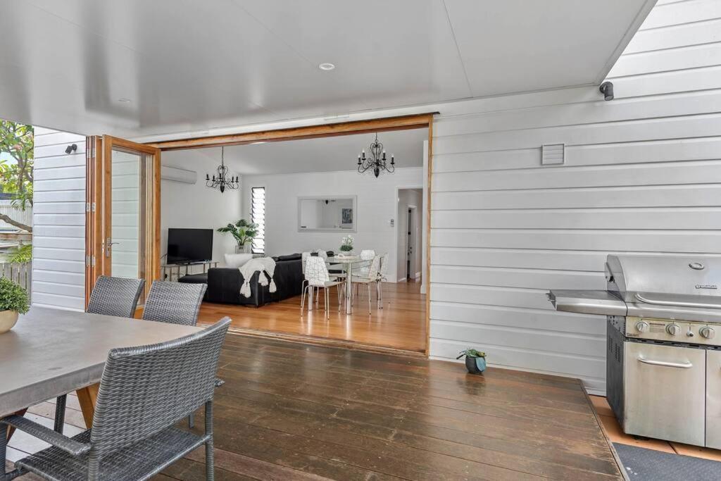 Contemporary Character! 3bed/1.5bath/1car~new Farm * Brisbane
