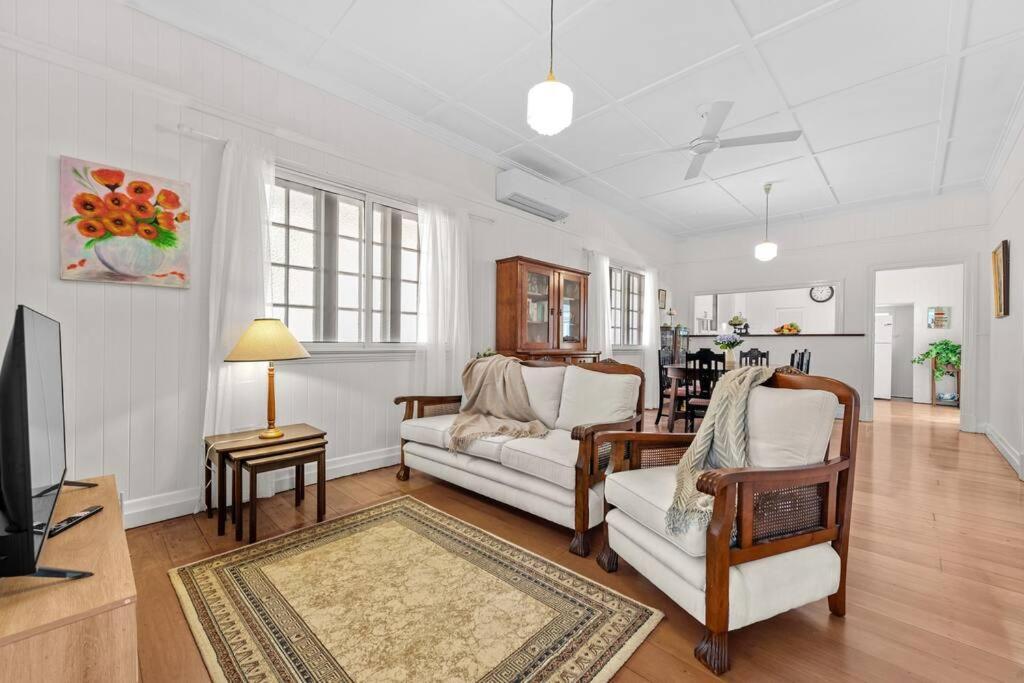 Casa de férias Nan's House! 2bed, 1bath, 1car ~ East Brisbane