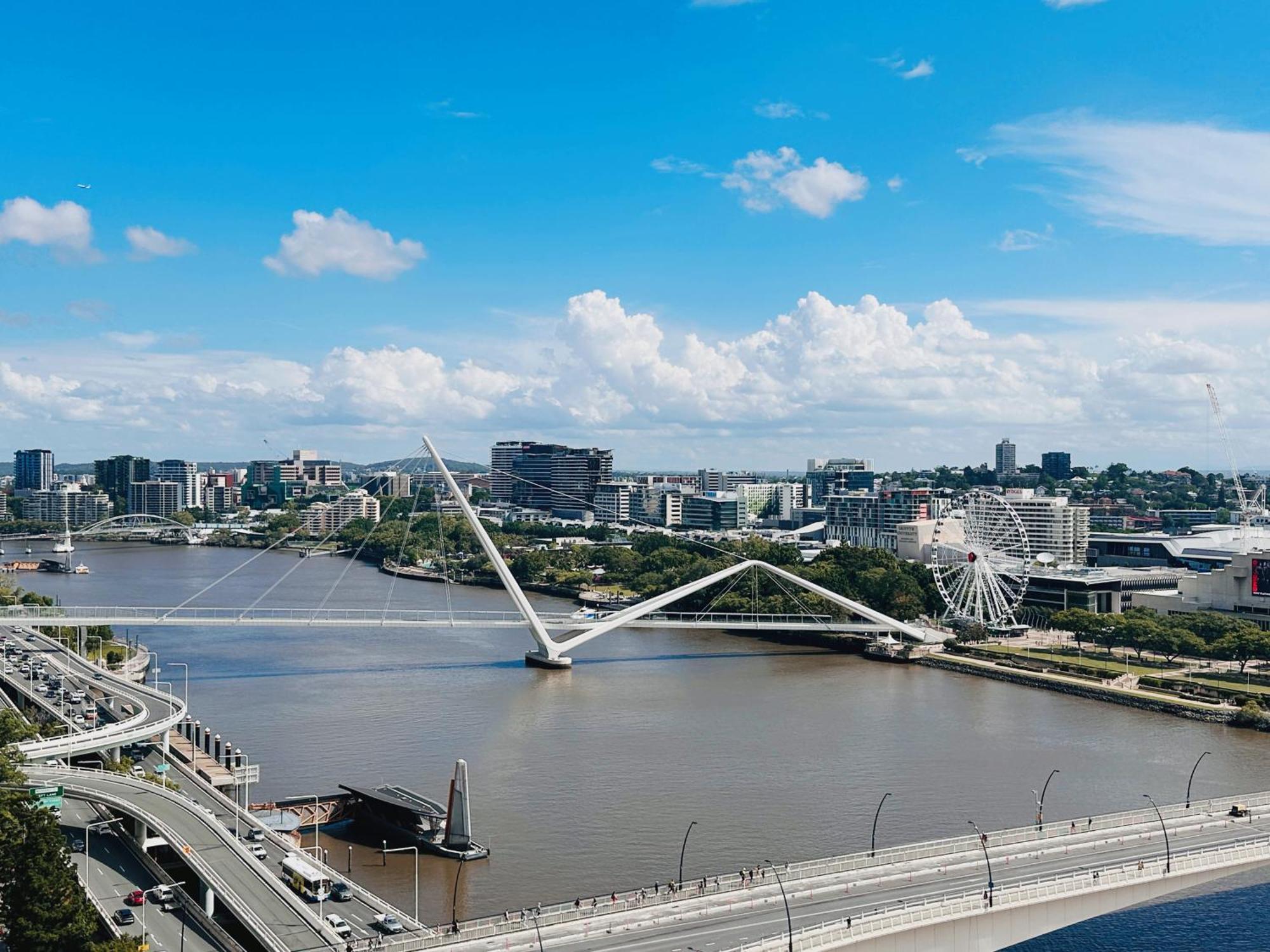 Eyes On The Fireworks Lux Riverfront 2kingbed Apartment Brisbane