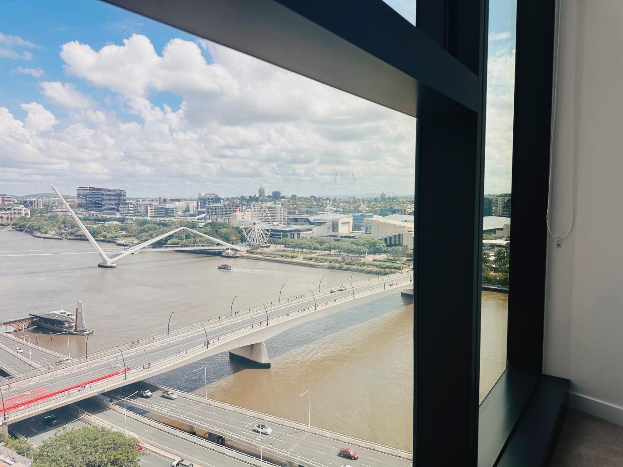 Apartment Eyes On The Fireworks Lux Riverfront 2kingbed *