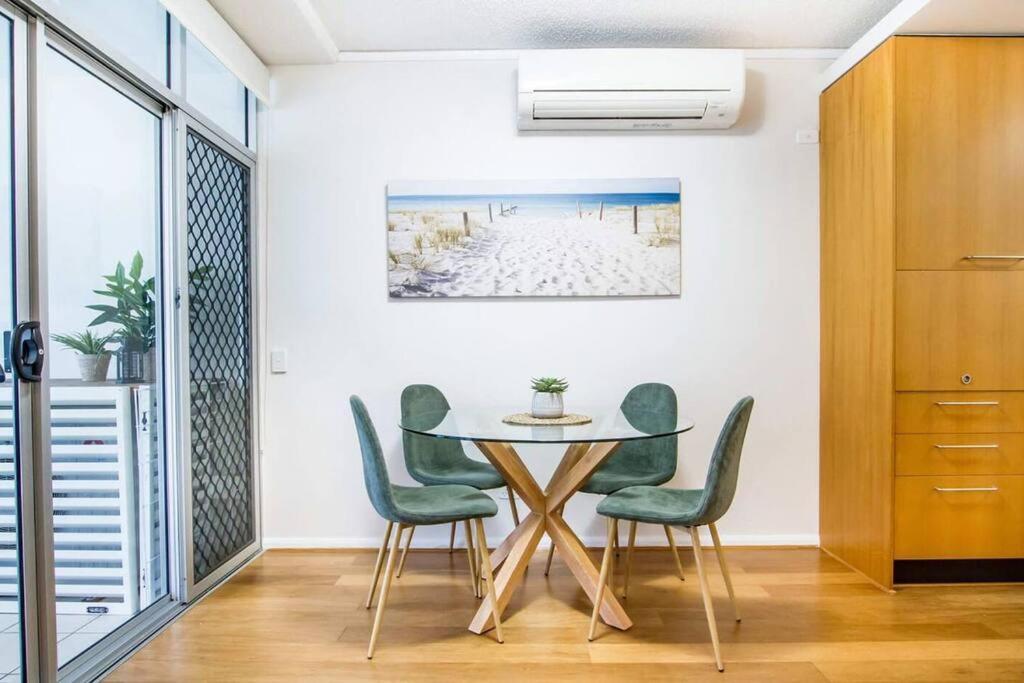 1br, Study + Patio & Pool Apartment *