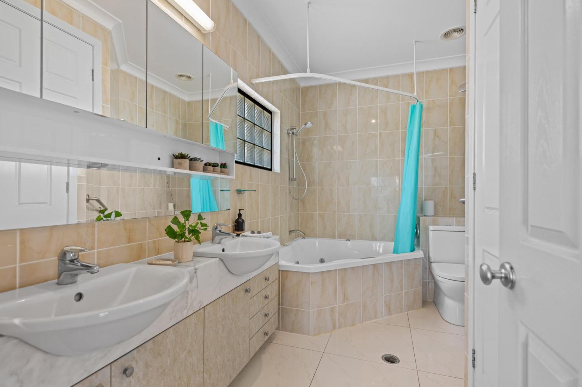 Luxury 2-bed Penthouse With Private Rooftop Apartment *