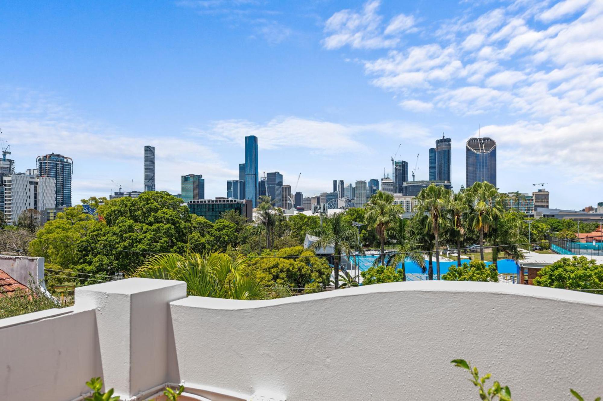 Luxury 2-bed Penthouse With Private Rooftop Apartment *