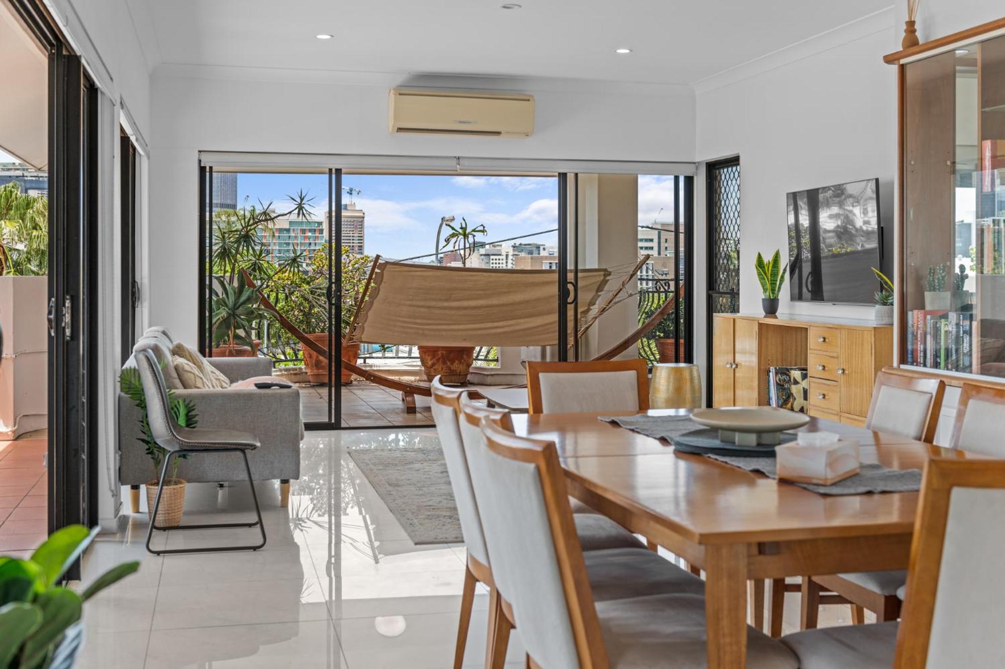 Luxury 2-bed Penthouse With Private Rooftop Brisbane