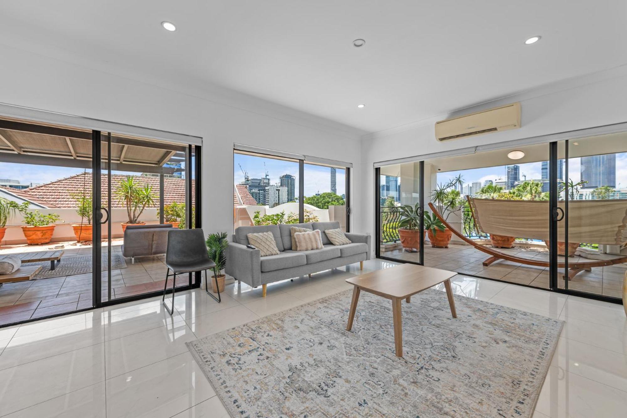 Apartment Luxury 2-bed Penthouse With Private Rooftop *