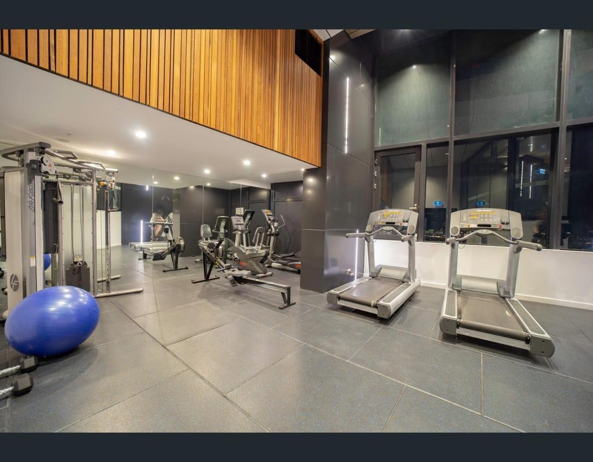 2 Bed 2 Bath In Cbd With Car Park * Brisbane
