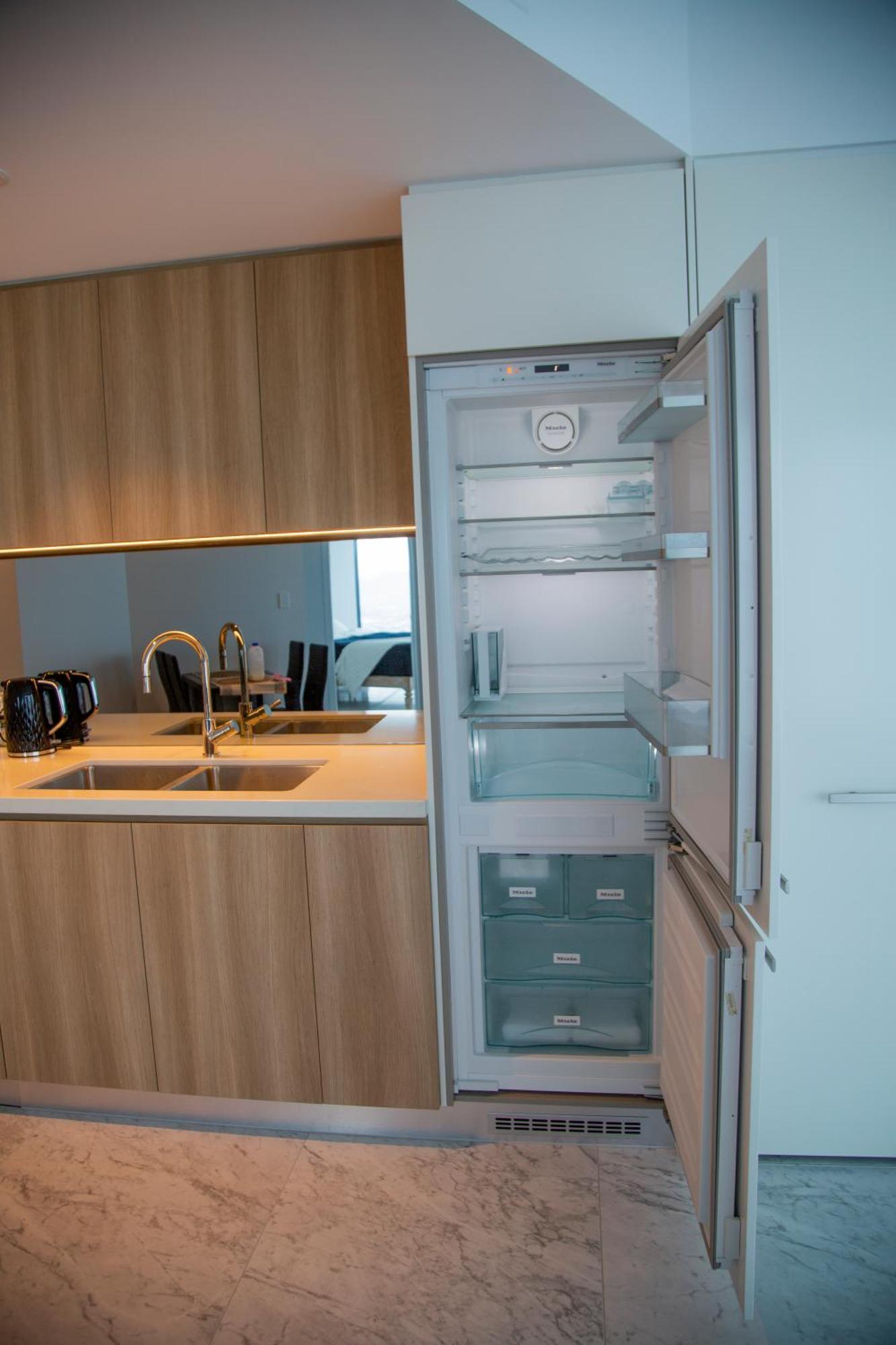 2 Bed 2 Bath In Cbd With Car Park