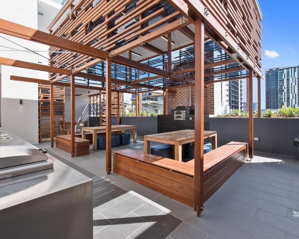 Explore Bne From Our Cute 1-bed In South Apartment *