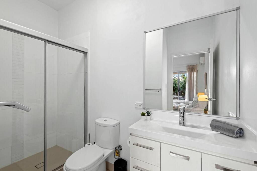 Apartment Terrific Townhouse! 2bed/2bath/courtyard/1car *