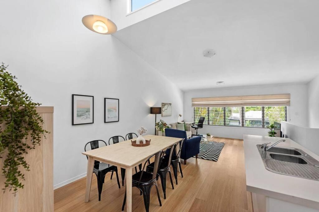 Apartment Terrific Townhouse! 2bed/2bath/courtyard/1car *