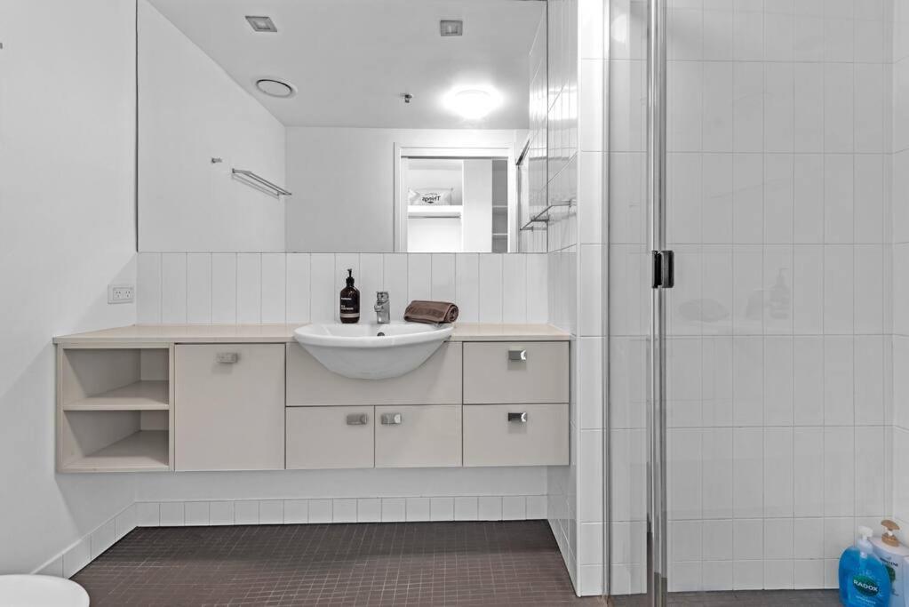 Spacious & Peaceful! 1bed/2bath/1car ~ Cbd Apartamento