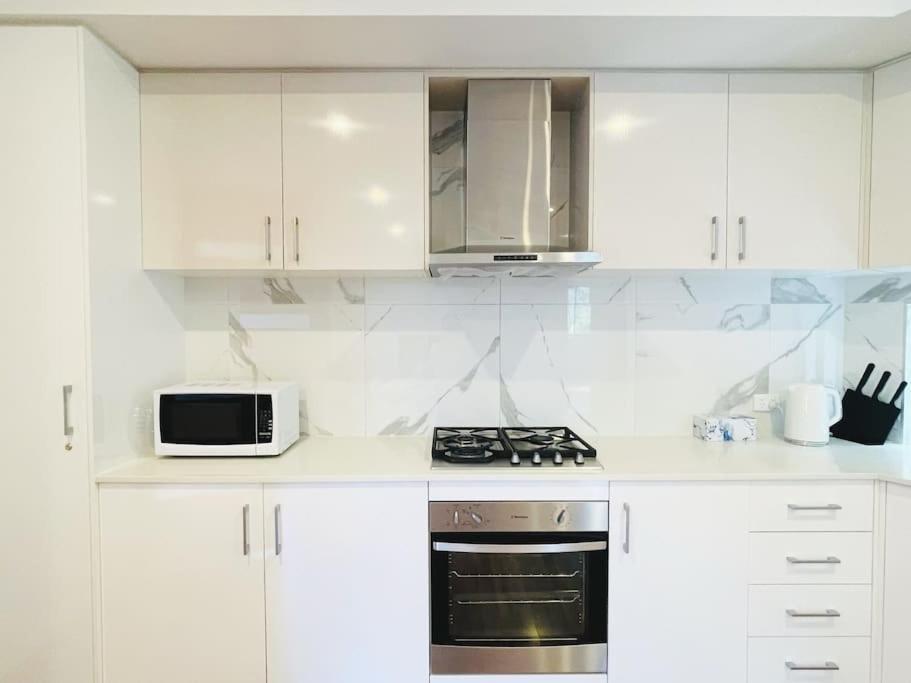Modern 2 Bedrooms House Close To Qeii Hospital & Grifith Uni * Brisbane