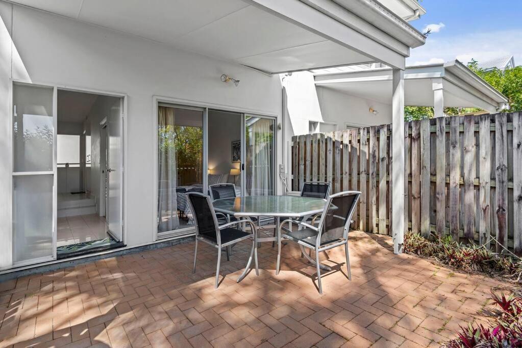 Apartment Terrific Townhouse! 2bed/2bath/courtyard/1car *