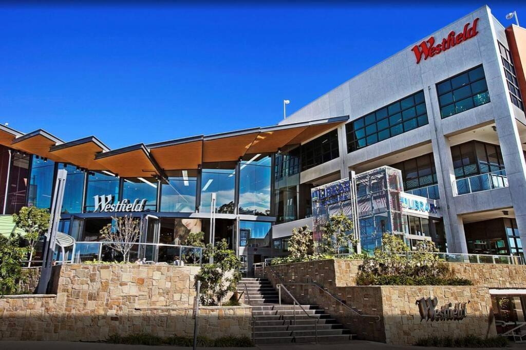 Apartment Terrific Townhouse! 2bed/2bath/courtyard/1car Brisbane
