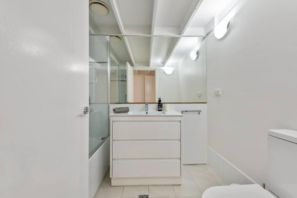 Iconic Warehouse Apartment~cbdedge~2bed/2bath/1car Brisbane