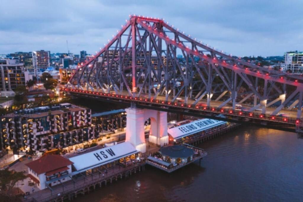 Iconic Warehouse Apartment~cbdedge~2bed/2bath/1car Brisbane