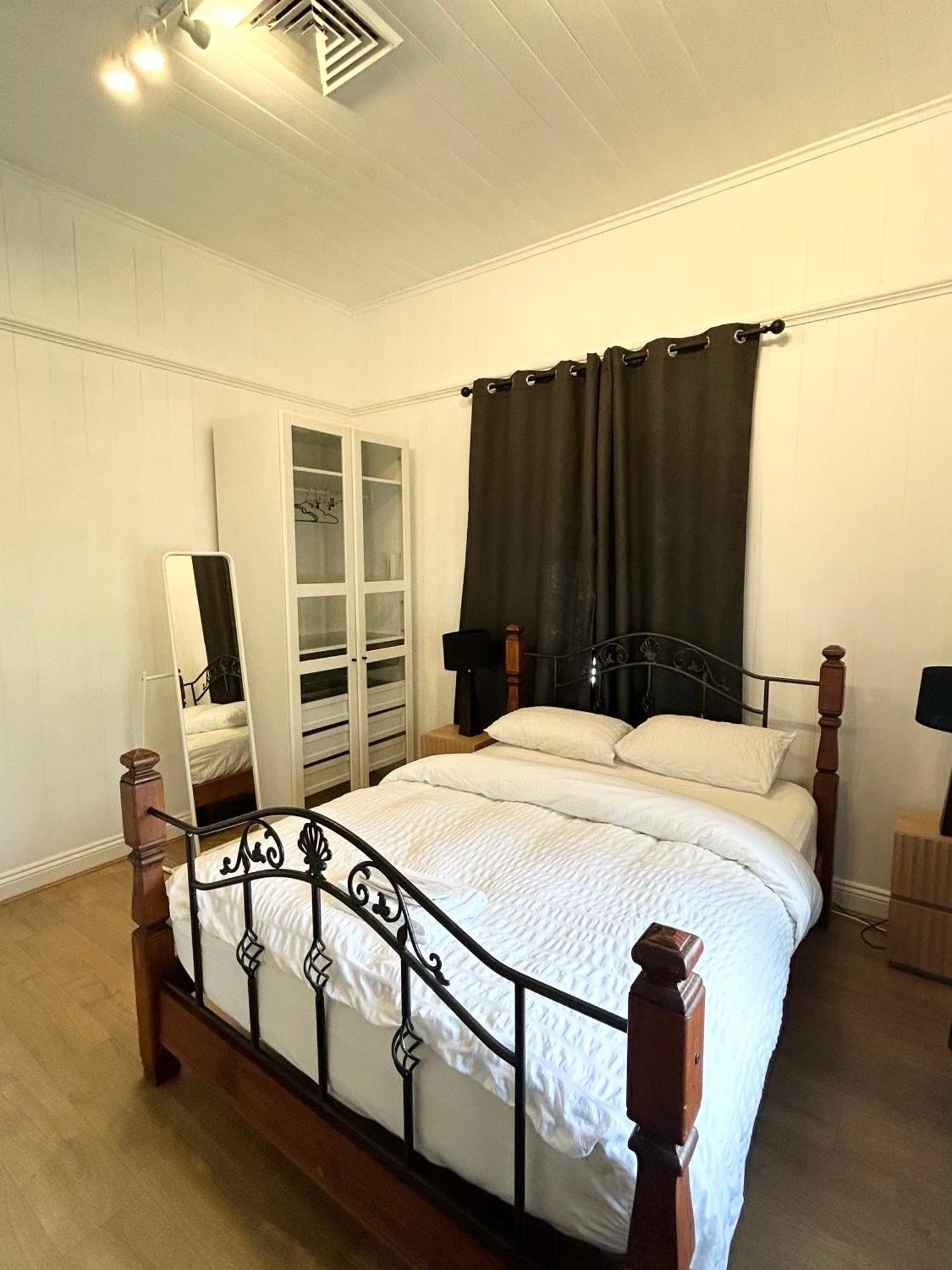 Guest house 26 Gladstone Rd Highgate Hill