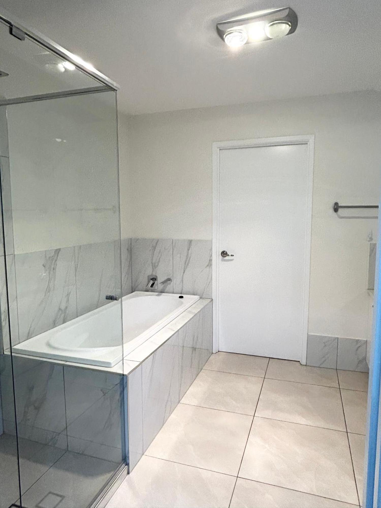 26 Gladstone Rd Highgate Hill *