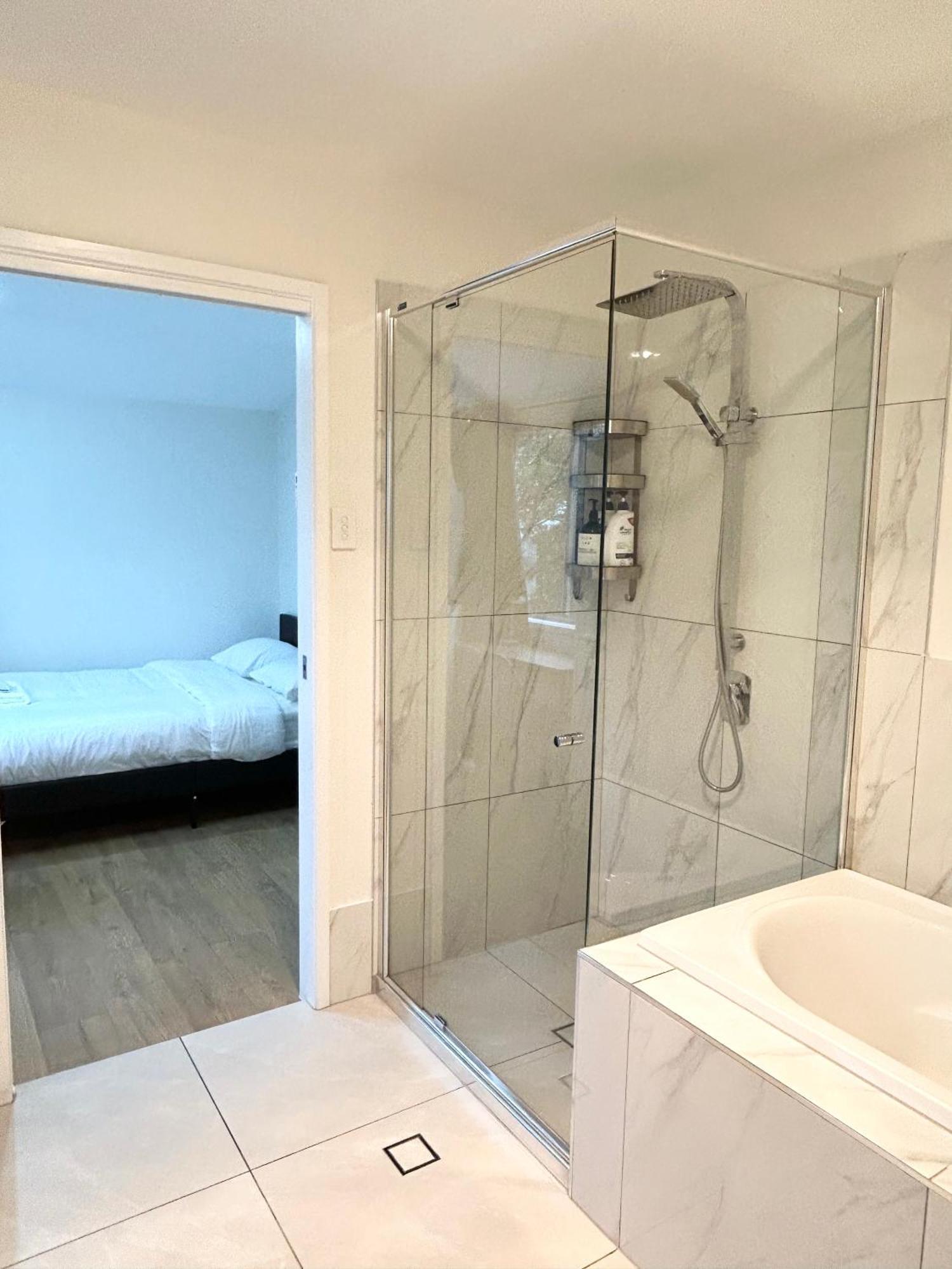 Guest house 26 Gladstone Rd Highgate Hill *