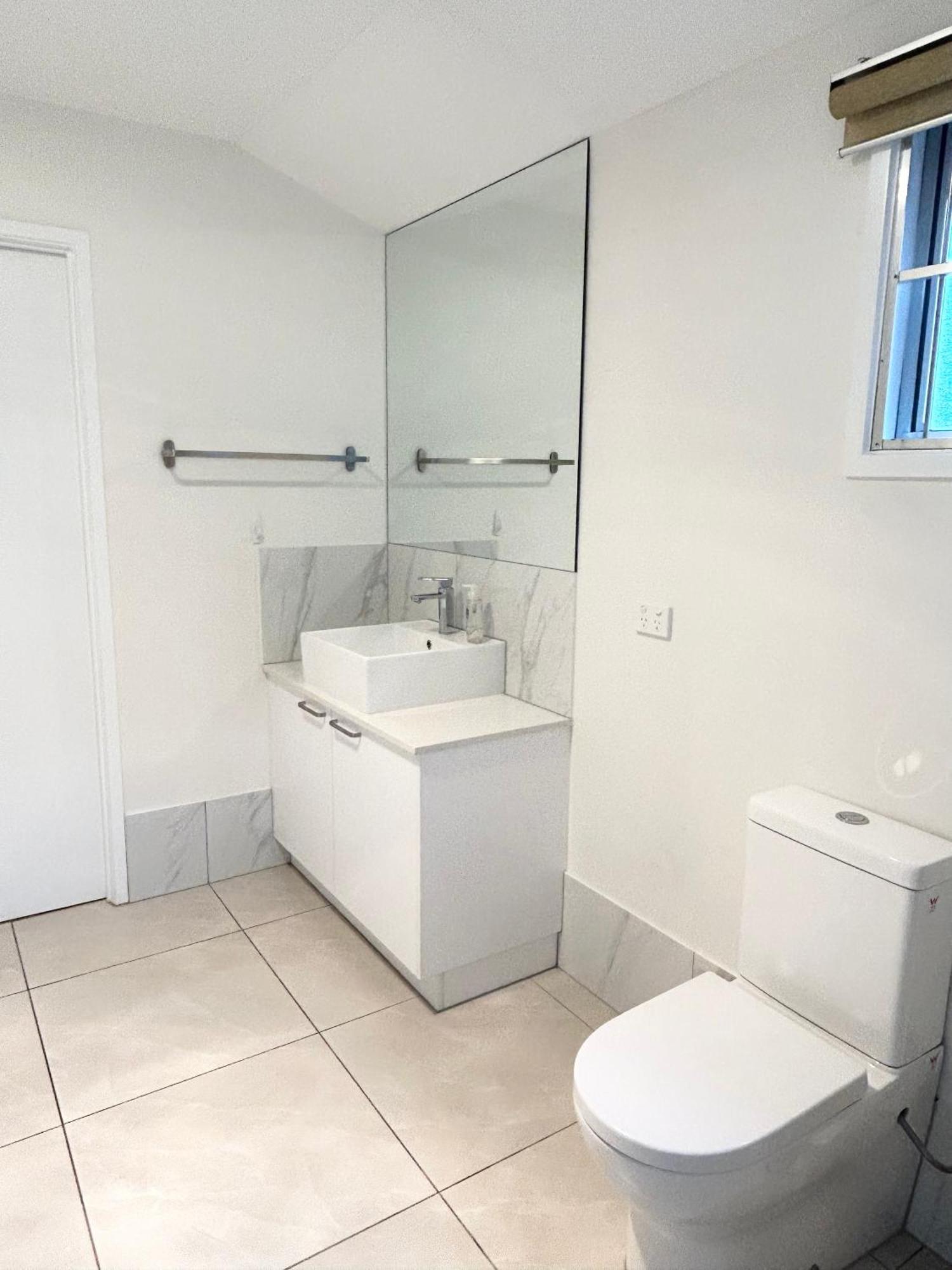26 Gladstone Rd Highgate Hill *