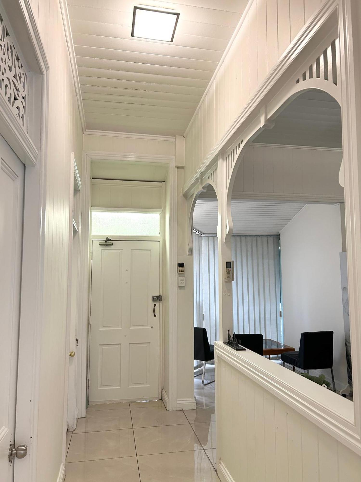 Guest house 26 Gladstone Rd Highgate Hill Brisbane