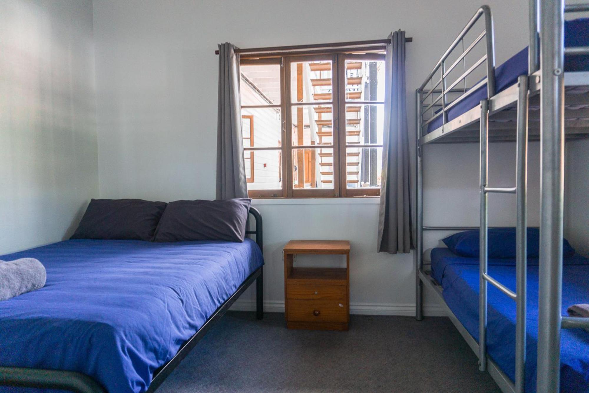 Somewhere To Backpackers * Brisbane