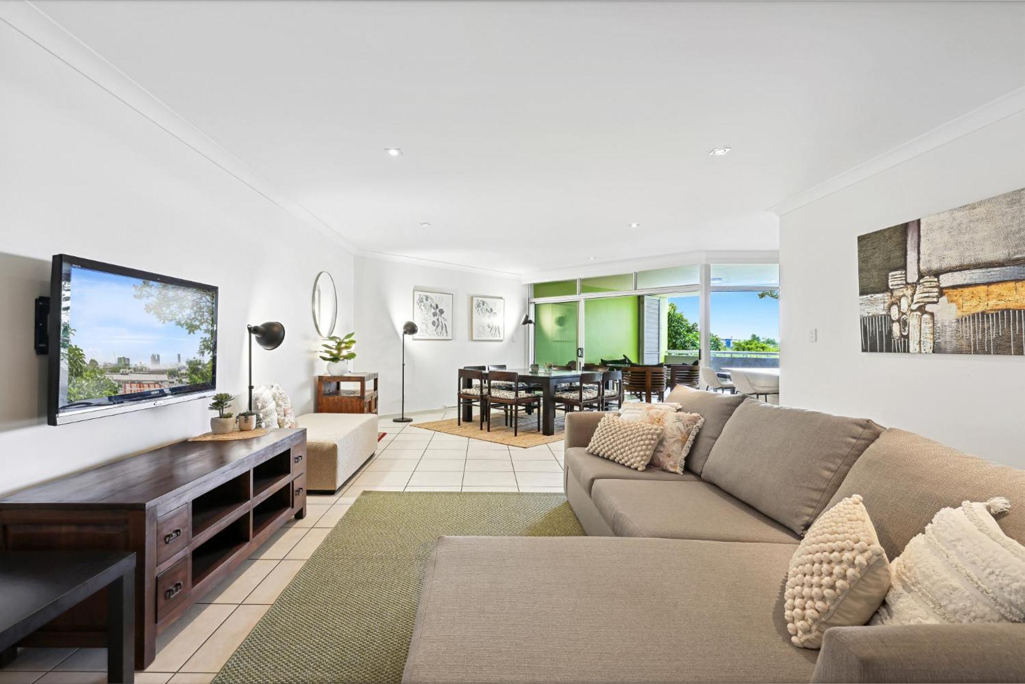Apartamento Lovely 3-bed With Alfresco Dining By Amenities *