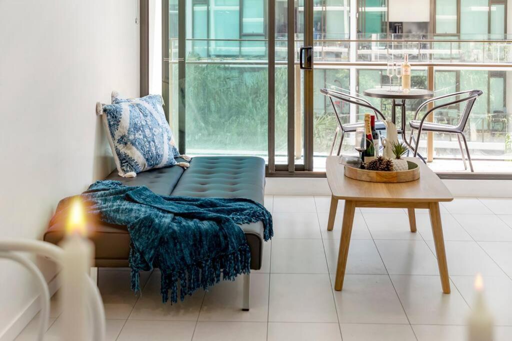 Modern 1-bdr W/ Free Car Park&fantastic Pool *