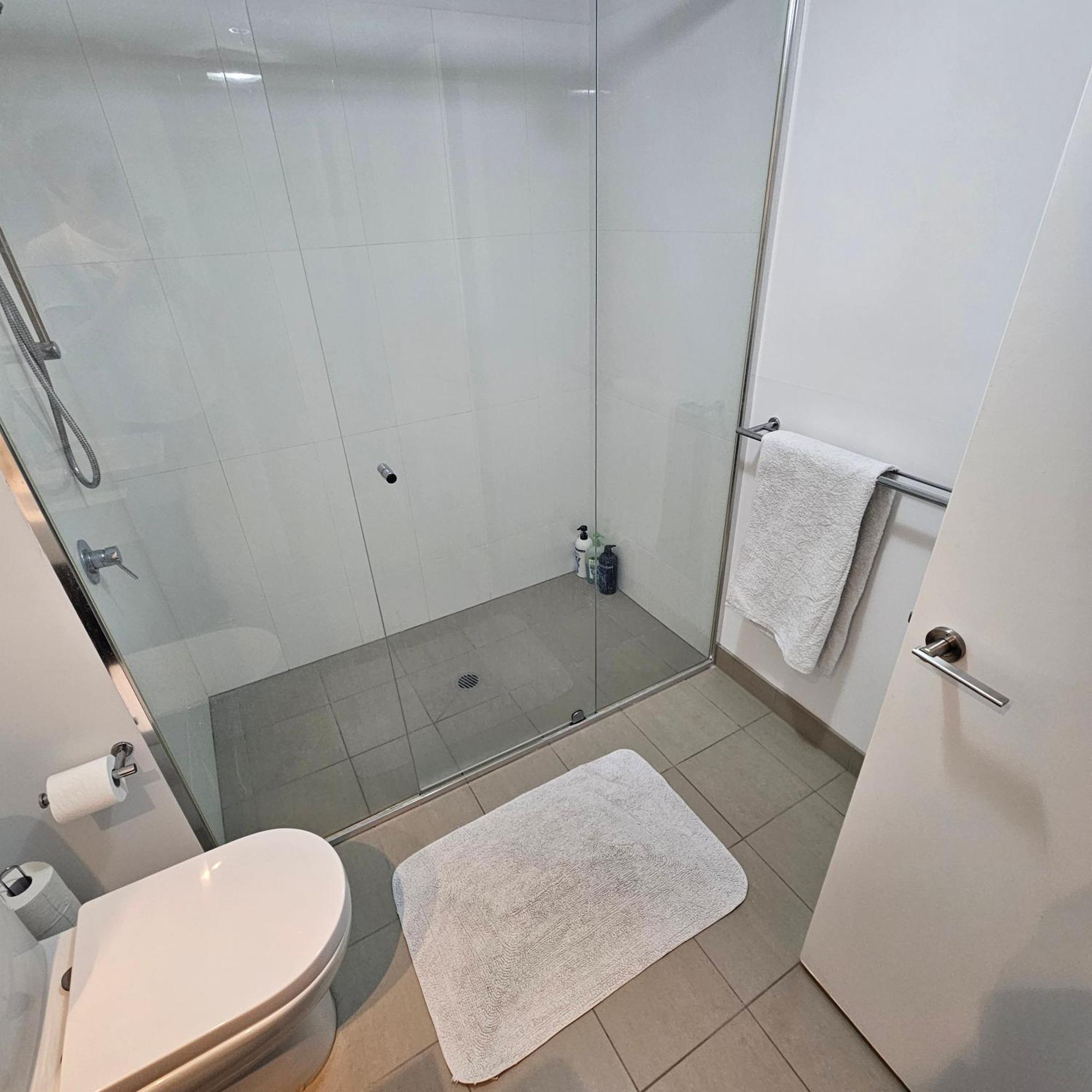 Homestay Private Bedroom & Bathroom In Shared Inner