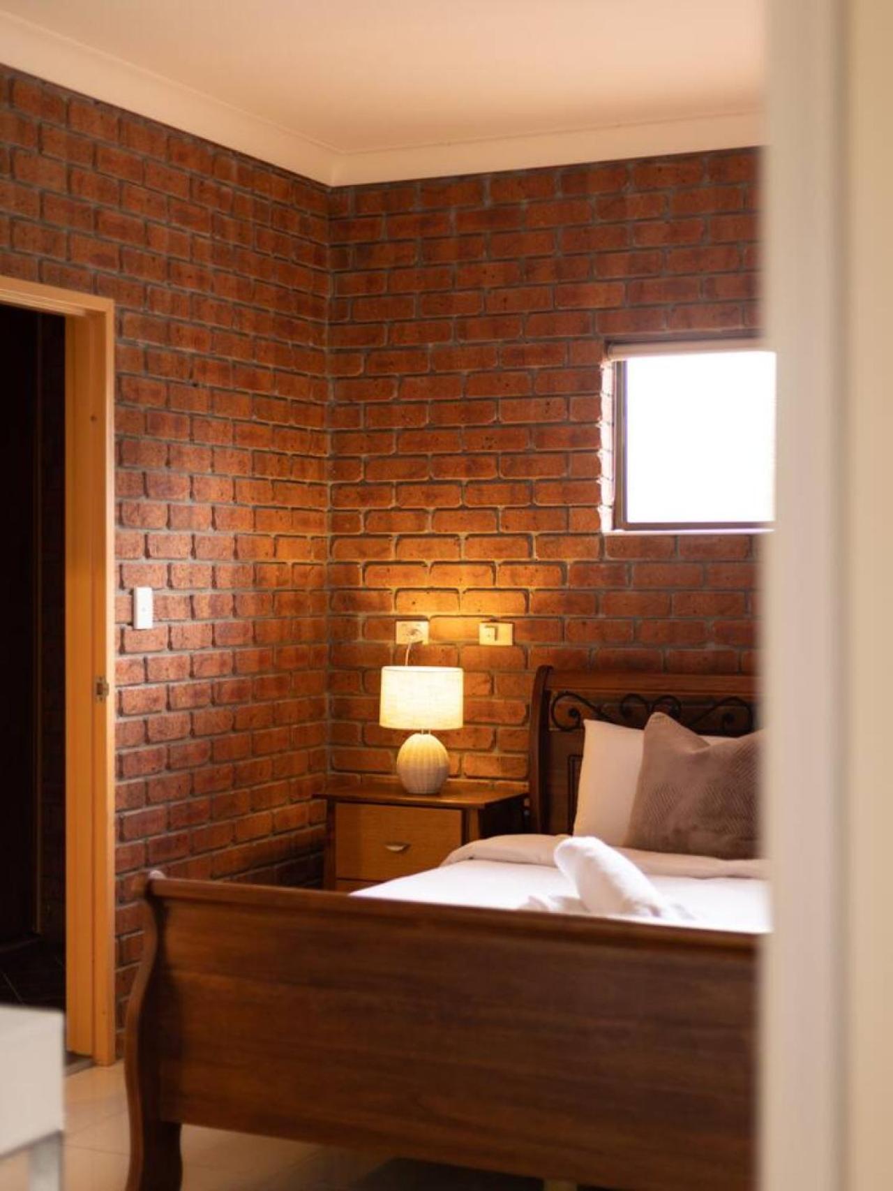 Holiday home 1 Bedroom Comfy Unit Sleep Close To Mall And Bus