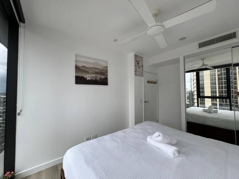 Luxury And Convenient Unit In South
