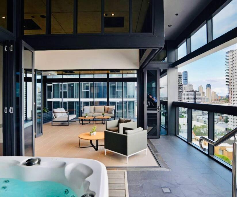 Apartment Luxury And Convenient Unit In South