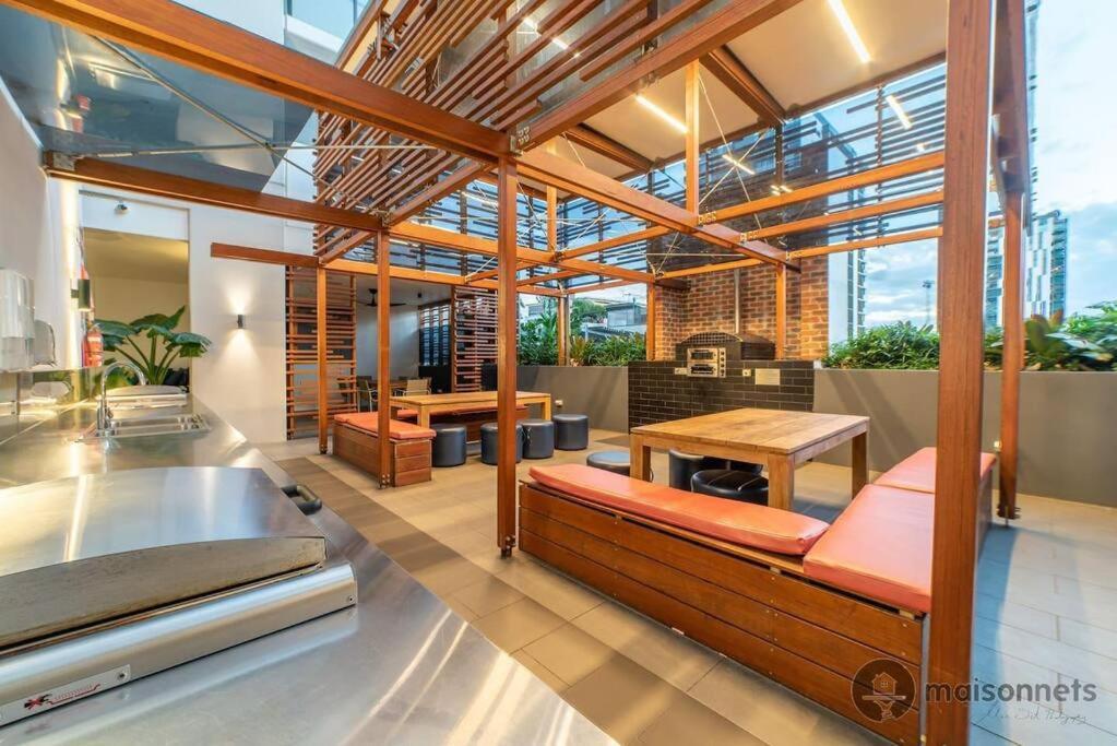 Mod Apt Near Southbank W Pool & Parking