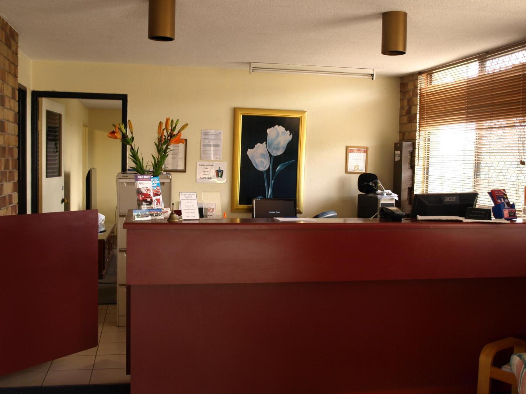 Lancaster Court Motel 3*