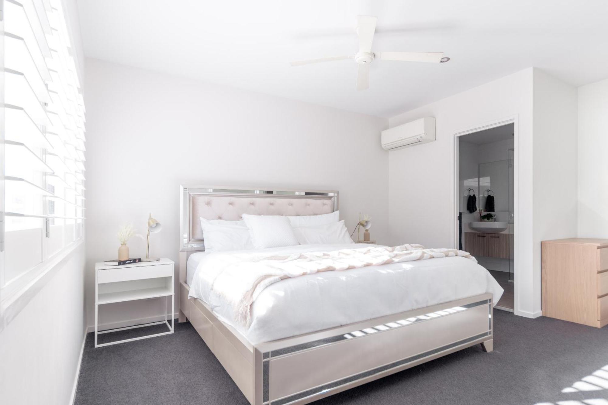 Beautiful Modern 3 Bedroom Family Sleeps 6 Apartment Brisbane