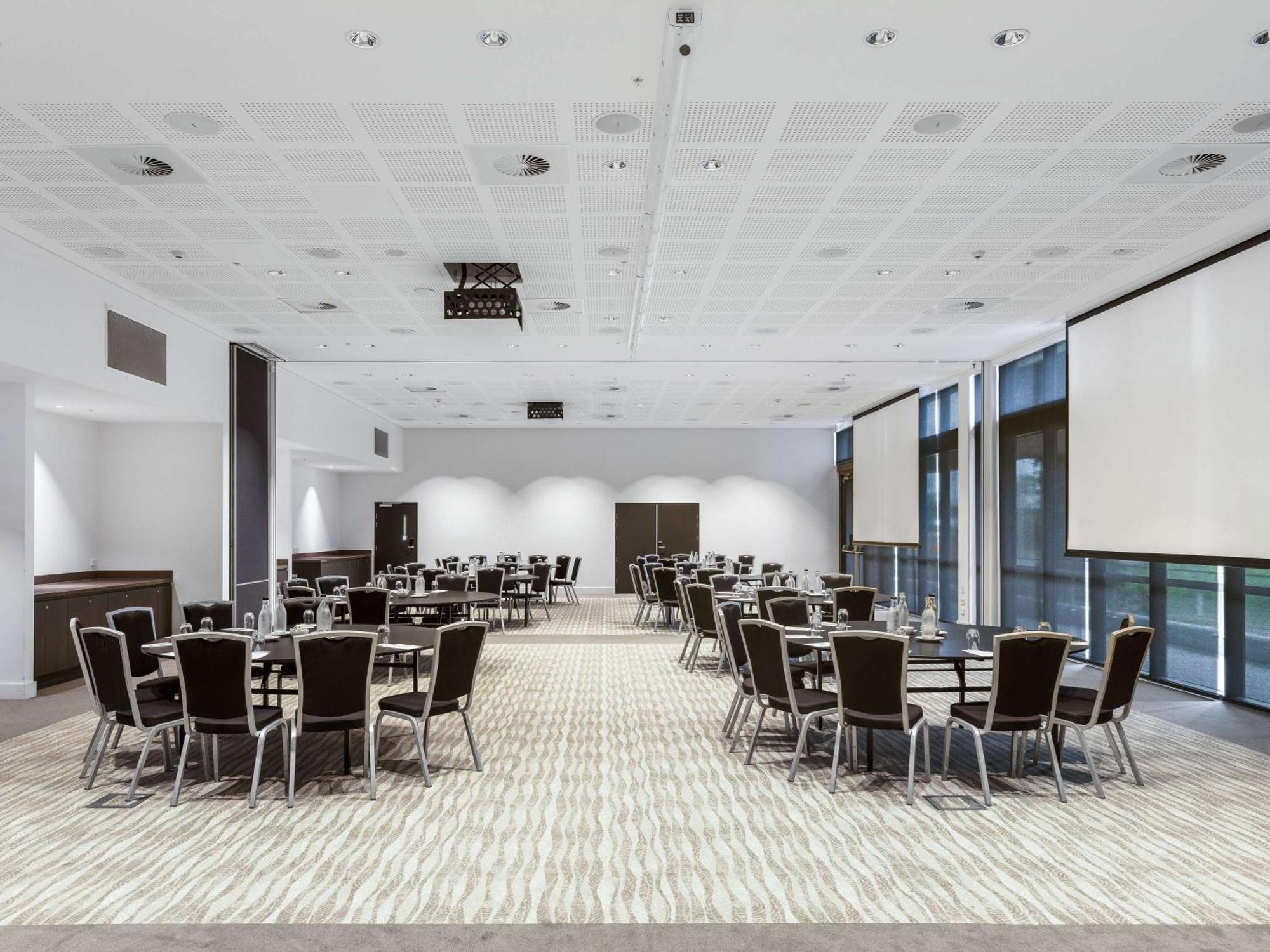 Hotel Pullman Airport 5*