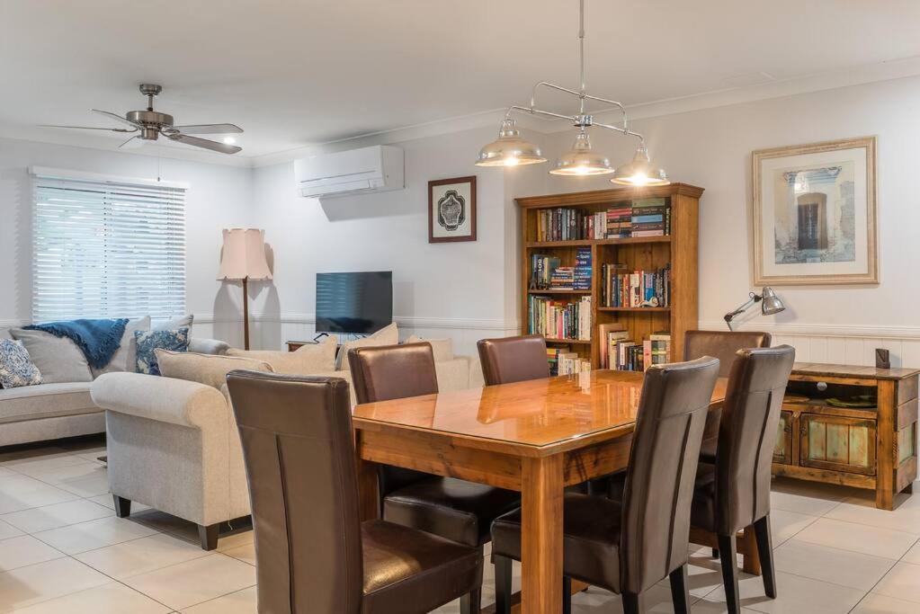 Birdcall Yeronga - Inner Couples Sanctuary Holiday home *
