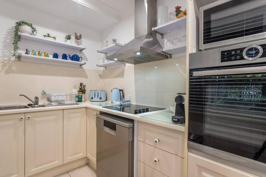 Birdcall Yeronga - Inner Couples Sanctuary Holiday home