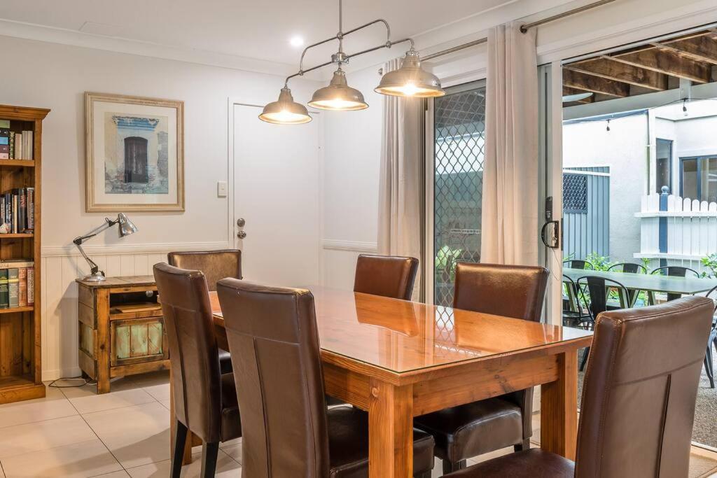 Birdcall Yeronga - Inner Couples Sanctuary Holiday home *