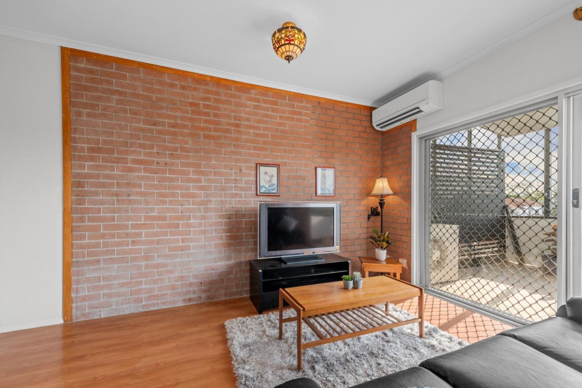 Cosy West End 1-bed With Parking Apartment *