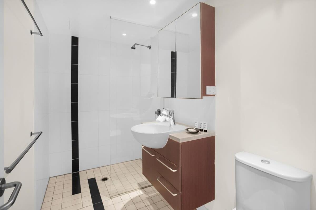 2-bed Near Cbd With Pool Sauna & Bbq
