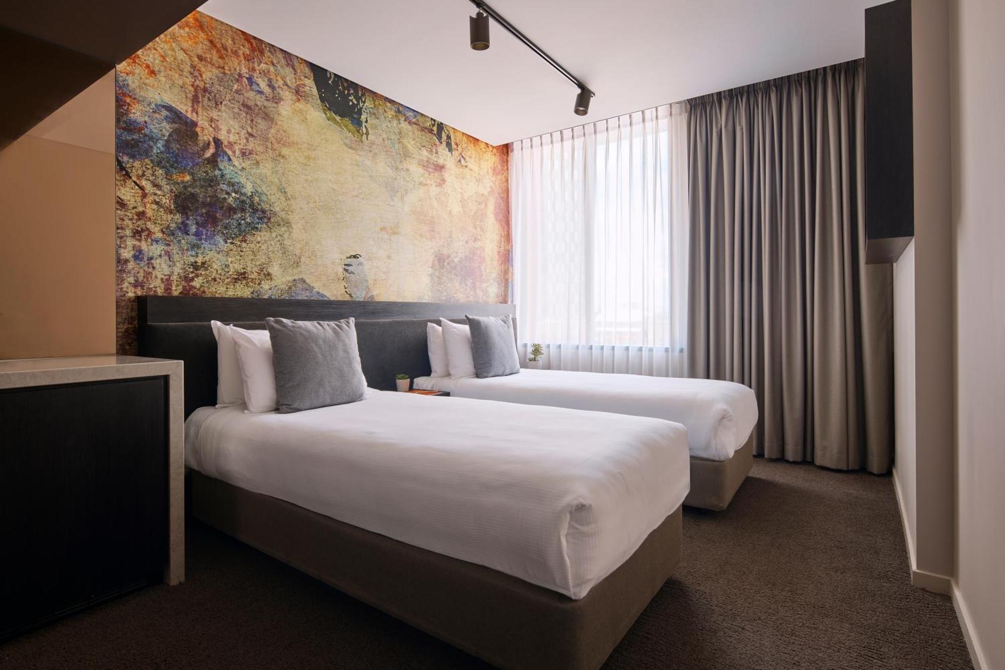Kennigo Brisbane, Independent Collection By Evt