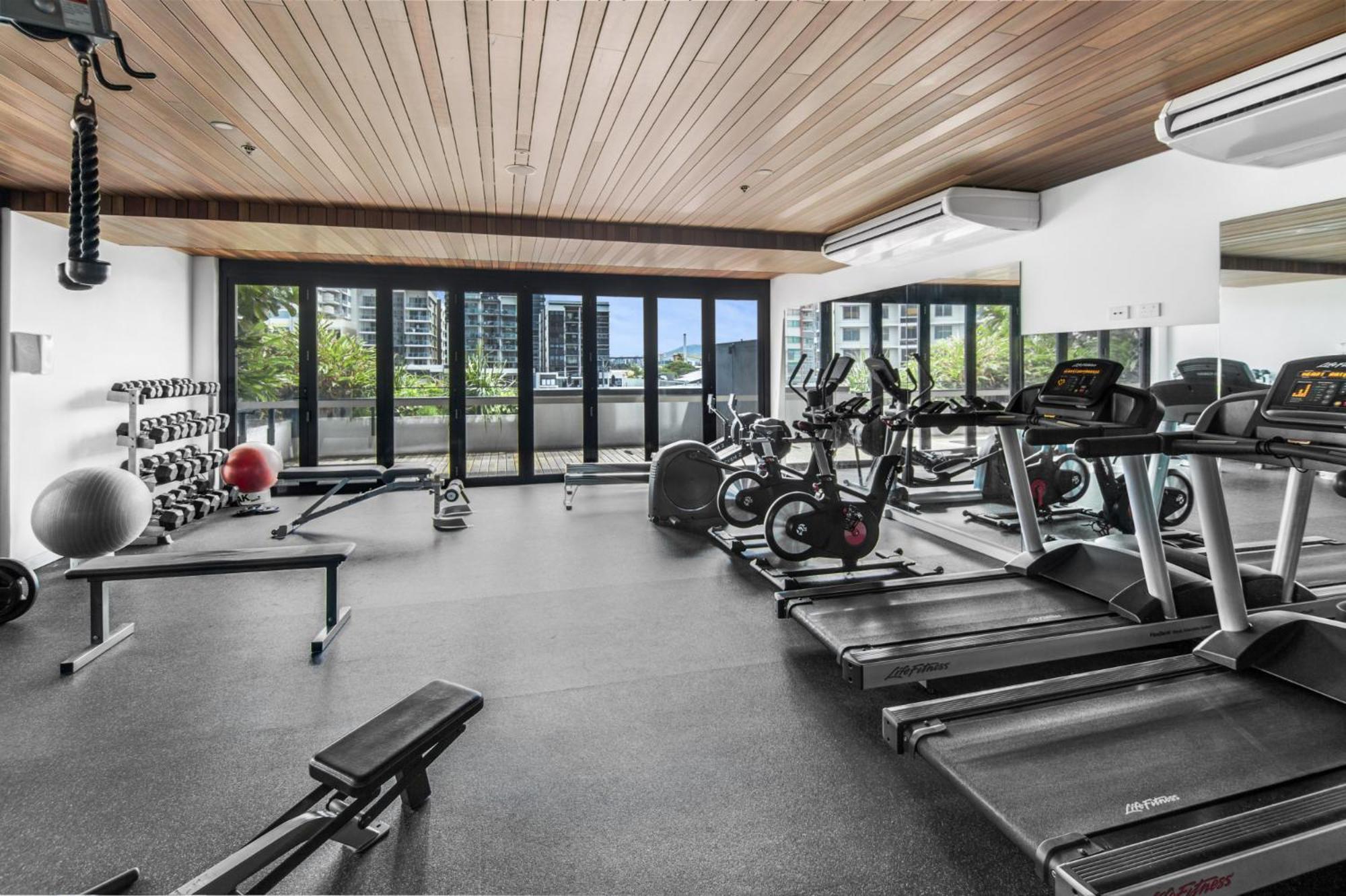 Apartment Stunning City Views 2-bed With Pool, Gym & Bbq *