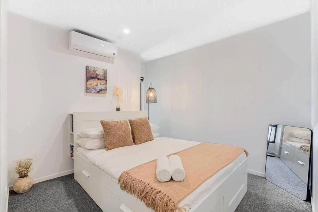 Modern 2-bed 2-bath - Walk To Hospital & Westfield Apartment Brisbane