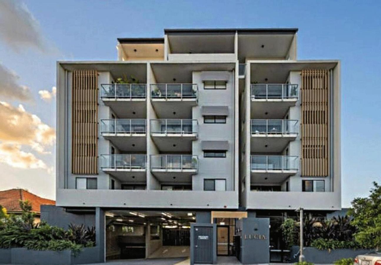 Modern 2-bed 2-bath - Walk To Hospital & Westfield * Brisbane