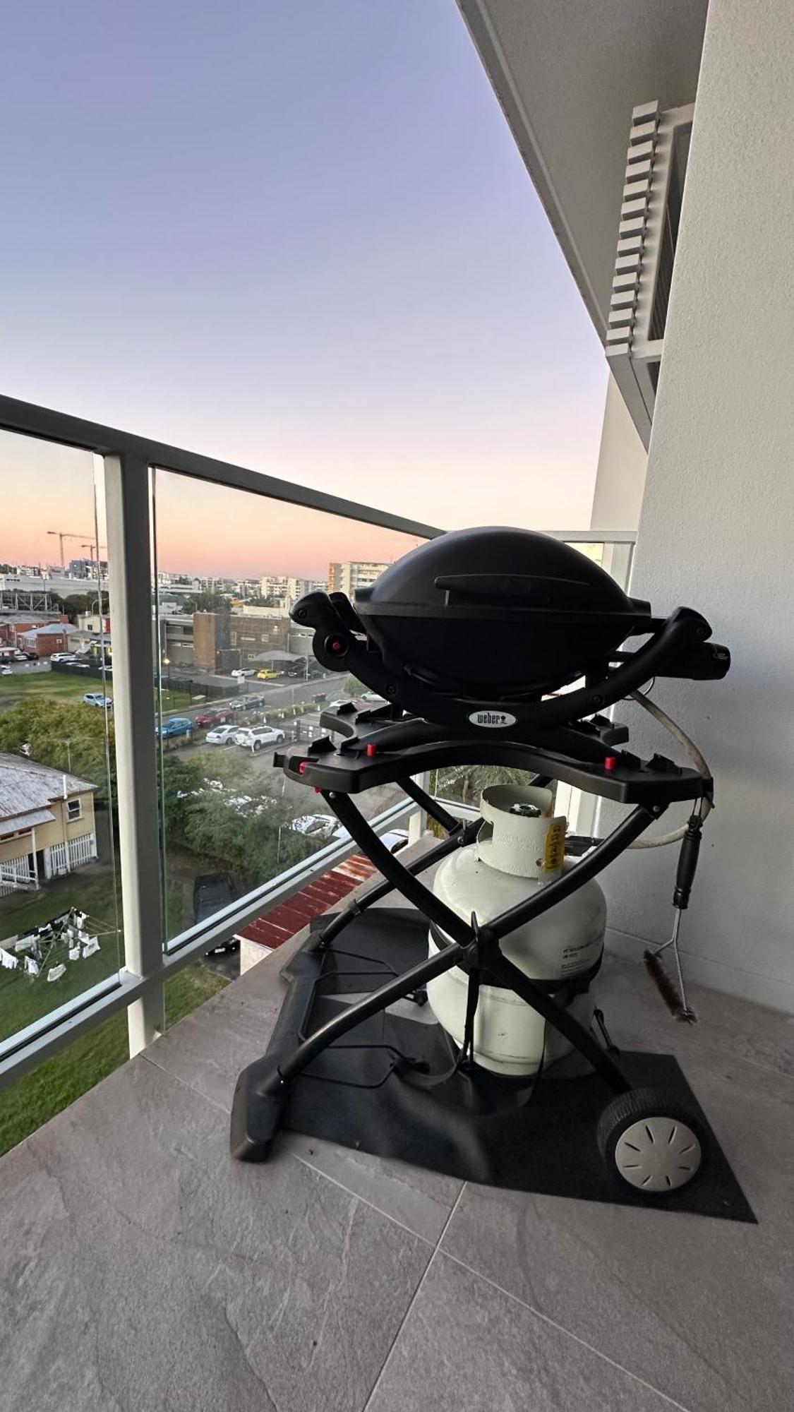 Modern 2-bed 2-bath - Walk To Hospital & Westfield Apartment