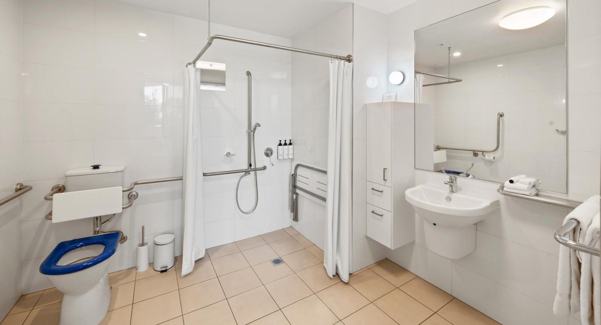 Aparthotel Quest South 4*